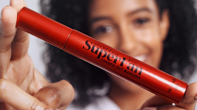 a Person Holding Smashbox Superfan Mascara