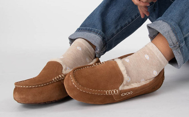 A Person Wearing UGG Ansley Womens Slippers