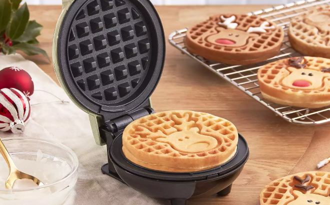 Dash Reindeer Mini Waffle Maker 1