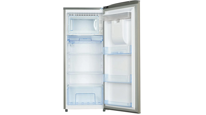 Farberware 6 2 Cu Ft Refrigerator with a Water Dispenser