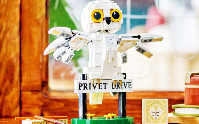 LEGO Harry Potter Hedwig at 4 Privet Drive