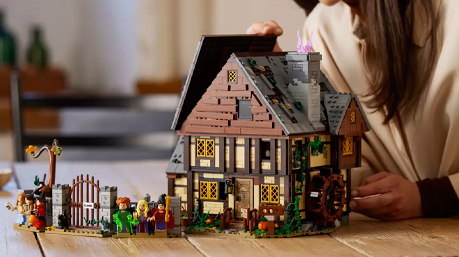 LEGO Ideas Disney Hocus Pocus The Sanderson Sisters Cottage Set