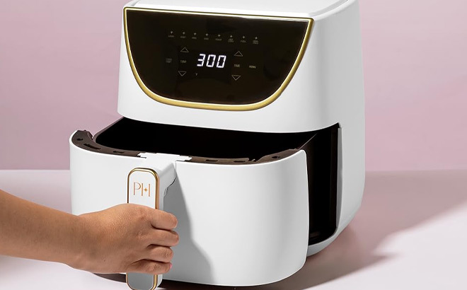 Paris Hilton Air Fryer in White Color