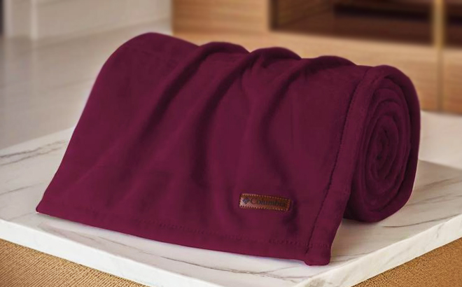 Plush Throw Blanket in Marionberry