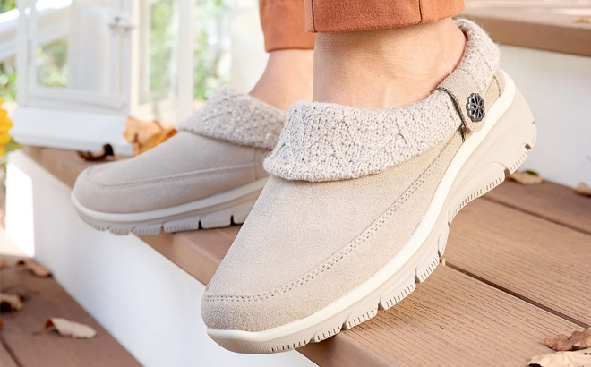 Skechers Easy Going Water Repellent Suede Clogs