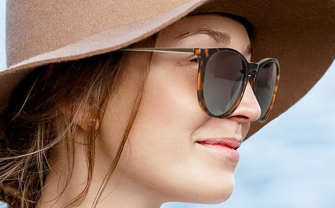 Woman Wears CHBP Polarized Sunglasses