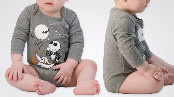 A Baby Wearing Night Before Christmas Long Sleeve Bodysuit in Gray