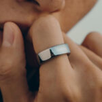 A person wearing a silver Oura Ring Gen3 Horizon