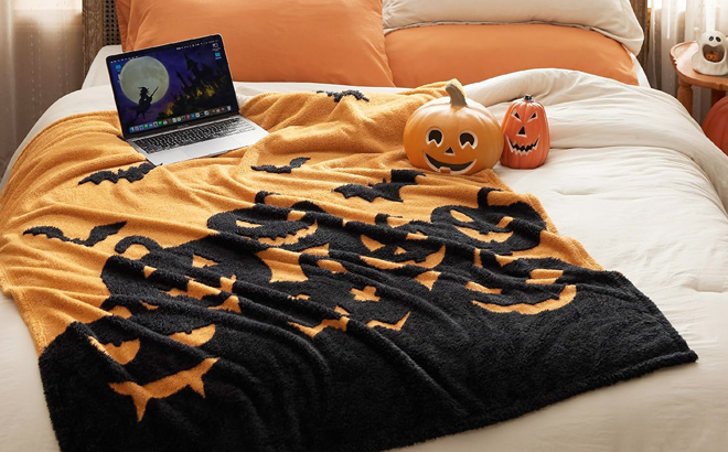 Bedsure Halloween Fleece Throw Blanket Printed Pumpkin Blanket for Halloween