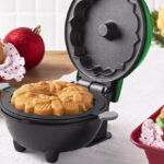 Dash Mini Wreath Bundt Maker