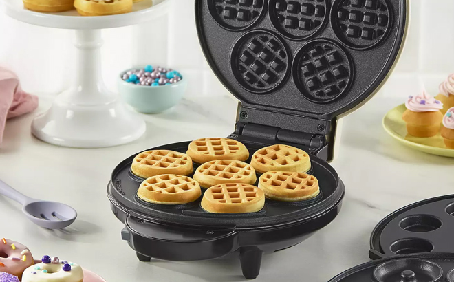 Dash Multimaker Treat Maker System with Removeable Plates