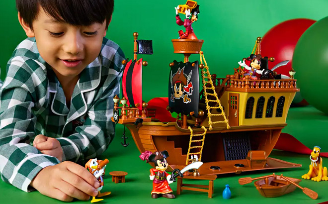 Disney Mickey Mouse Friends Pirate Ship Pirates of the Caribbean Playset