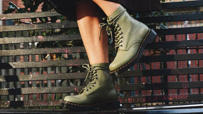 Dr Martens Womens Virginia Leather Boots Muted Olive