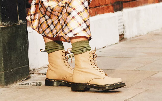 Dr Martens Womens Virginia Leather Boots