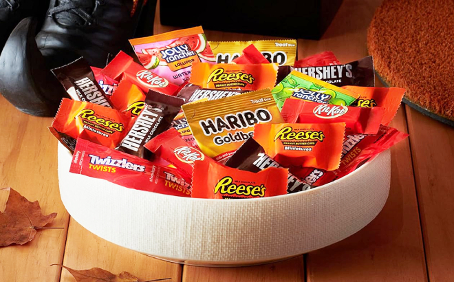 Hershey Miniatures Halloween Candies in a Bowl