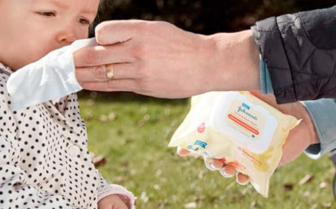 Johnsons Baby Disposable Hand Face Cleansing Wipes