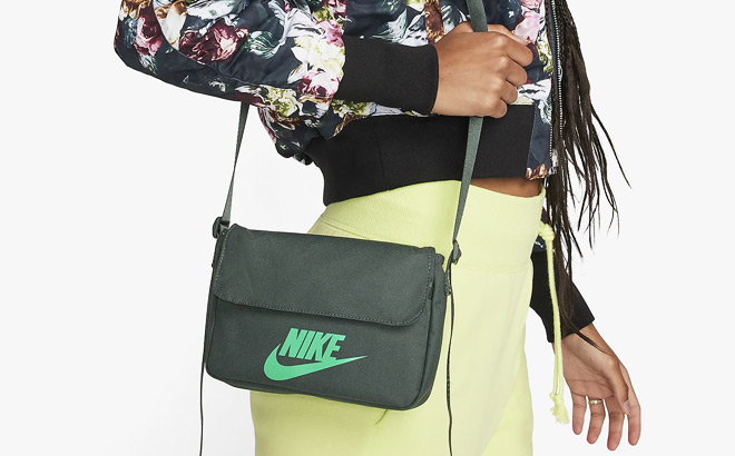 Nike Womens Futura 365 Crossbody Bag