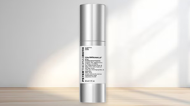 Peter Thomas Roth Super Size Un Wrinkle Eye Concentrate on a Table