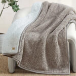 UGG Classic UGG Fluff Throw in Fawn Color