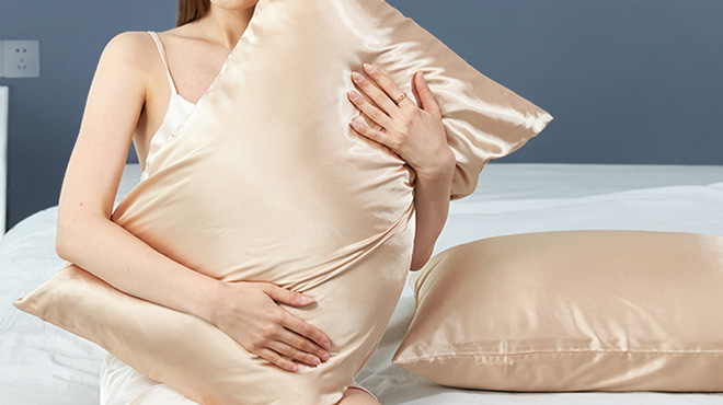 A Woman Holding a Pillow with Vreysilkus Satin Pillowcase