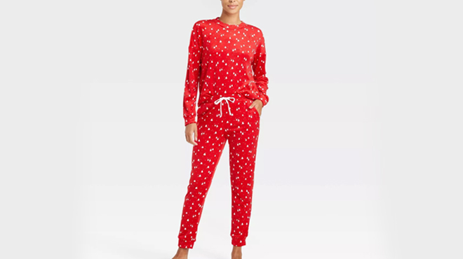 A lady wearing a Auden Womens Fleece Pajama Set 1