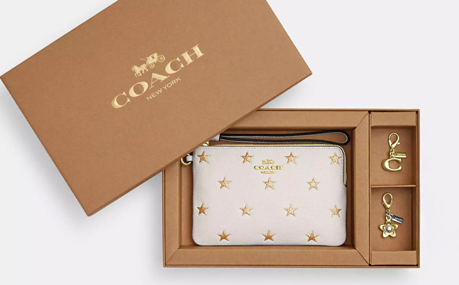 Coach Outlet Boxed Corner Zip Wristlet With Star Print Set