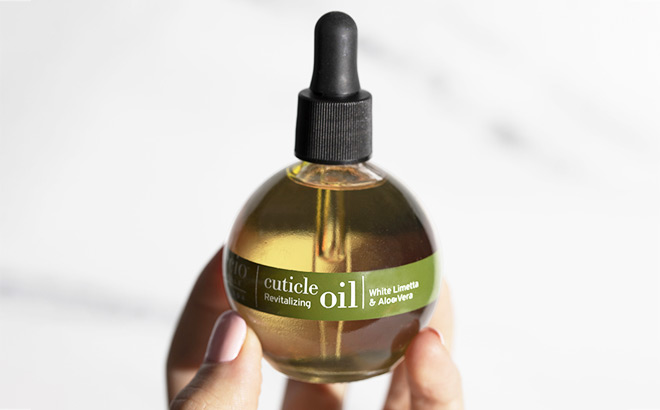 Cuccio Naturale Revitalizing Cuticle Oil