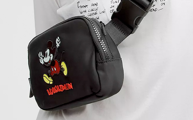 Disney x lululemon Everywhere Belt Bag 1L Mickey in Motion Grap