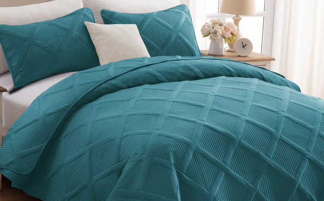 Exclusivo Mezcla 3 Piece King Quilt Set in Teal