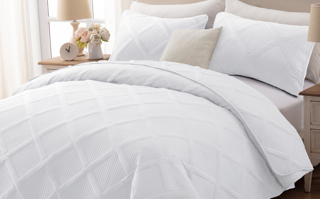 Exclusivo Mezcla 3 Piece King Quilt Set in White