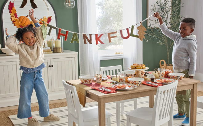 Kids Holding a DIY Thankful Sign