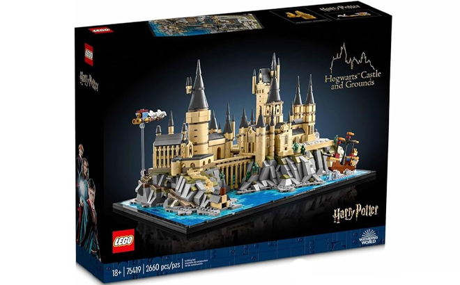 LEGO Harry Potter Hogwarts Castle and Grounds Box