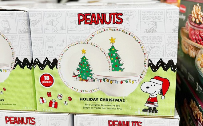 Peanuts Holiday Dinnerware Set