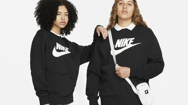 Person wearing Nike Mens Graphic Crew Fleece