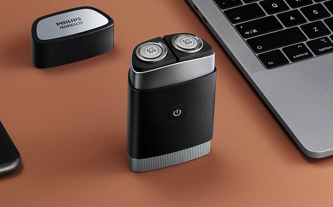 Philips Norelco On The Go Compact Shaver