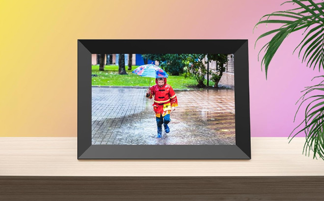 10 1 Inch WiFi Digital Picture Frame on the Table