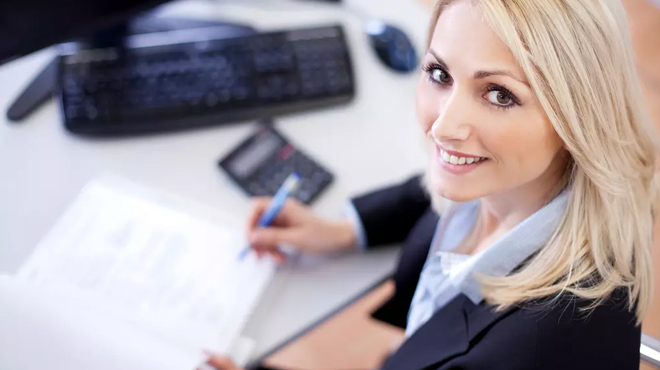 A lady taking notes while tarining to become a notary