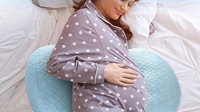 A pregnant lady sleeping on a CZL Cooling Pregnancy Pillow