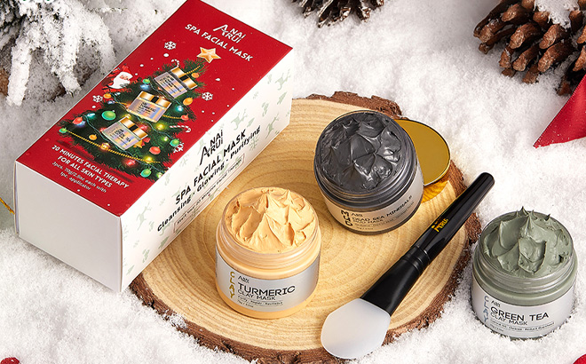 Ana Rui Christmas Face Mask Gift Set on the Table