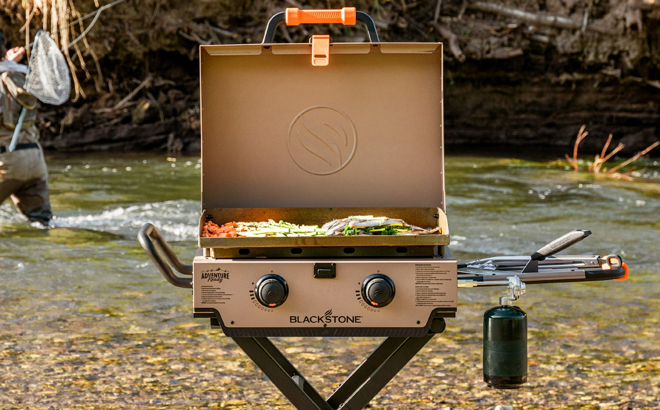 Blackstone Adventure Ready 2 Burner 22 Inch Propane Omnivore Griddle in Outback Tan