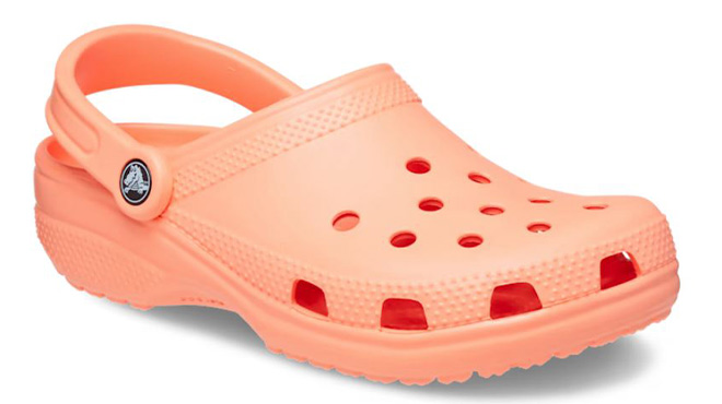 Crocs Classic Clog in Papaya