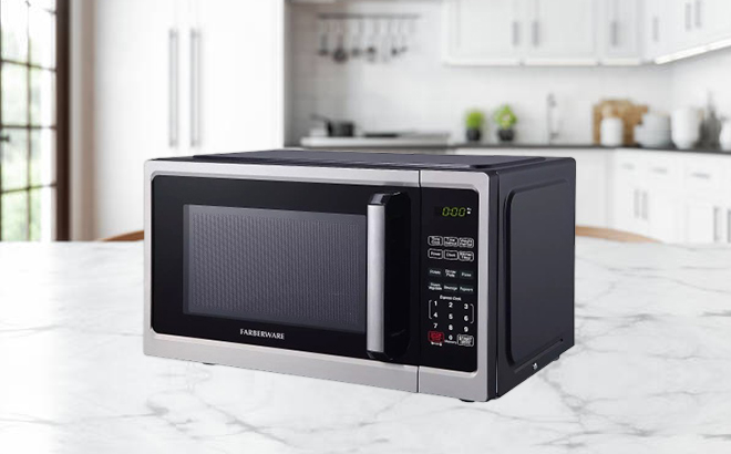 Farberware Classic 900 Watt Microwave Oven on a Kitchen Countertop