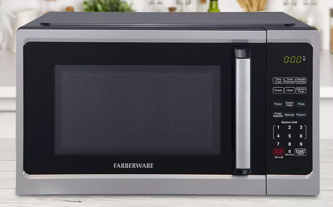 Farberware Classic 900 Watt Microwave Oven