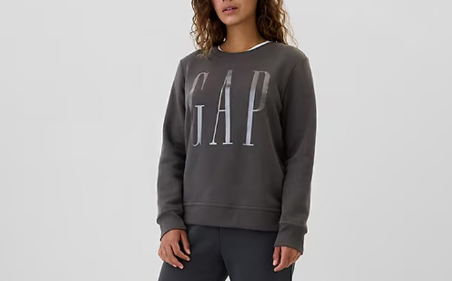 GAP Factory Womens Relaxed Gap Logo Sweatshirt