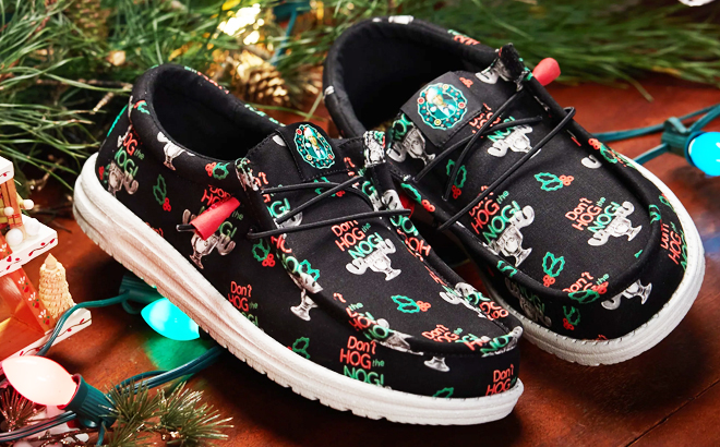 Hey Dude Wally Christmas Vacation Pair