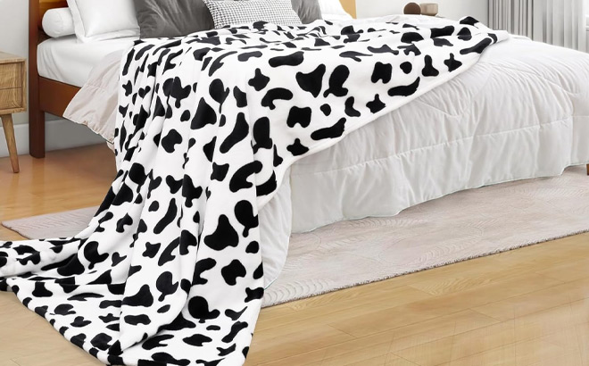 Inhand Cow Print Fleece Throw Blanket