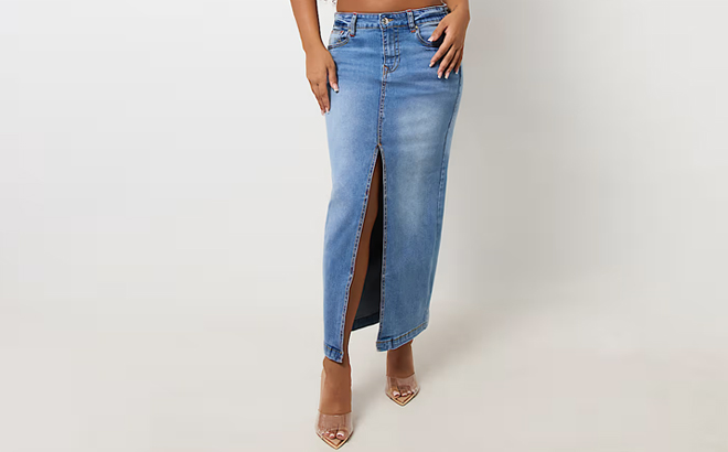 Model Wearing True Religion Maxi Skirt