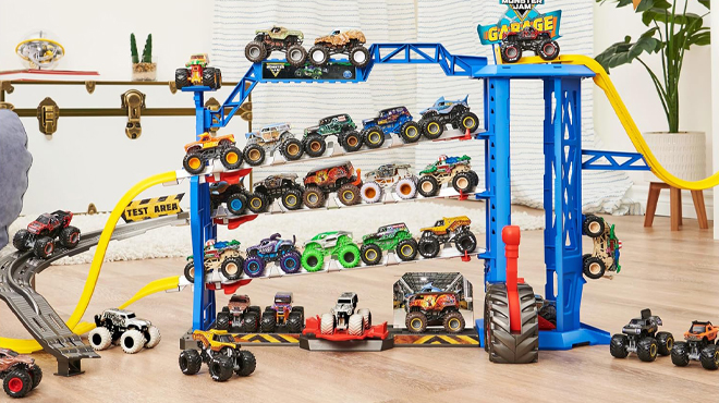 Monster Jam Garage Playset