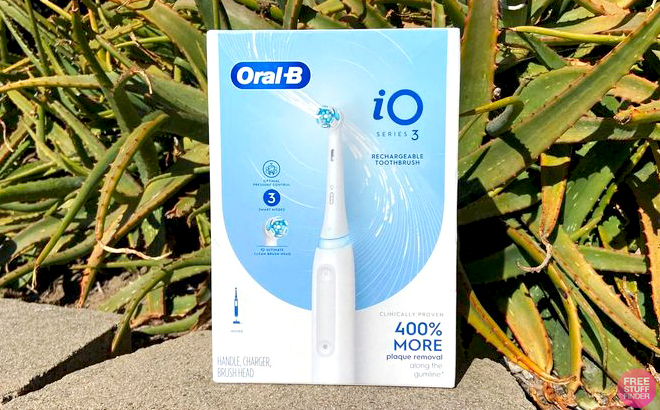 Oral B iO Series 3 Electric Toothbrush in White Color