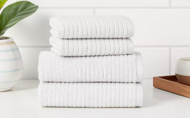 Threshold Quick Dry Ribbed Bath Towel Set in Light Gray Color